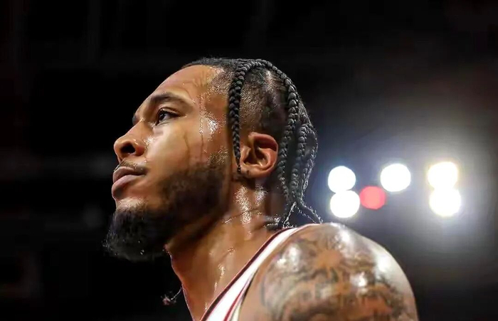 卡姆-托马斯18场后遭雄鹿裁掉，生涯陷入低谷