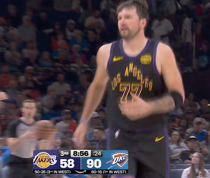 东契奇遭遇雷霆严防 被迫三次运球失误暴露战术