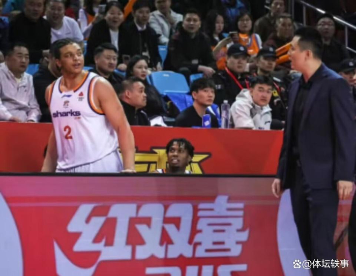 卢伟当众训斥洛夫顿，展现名帅风范