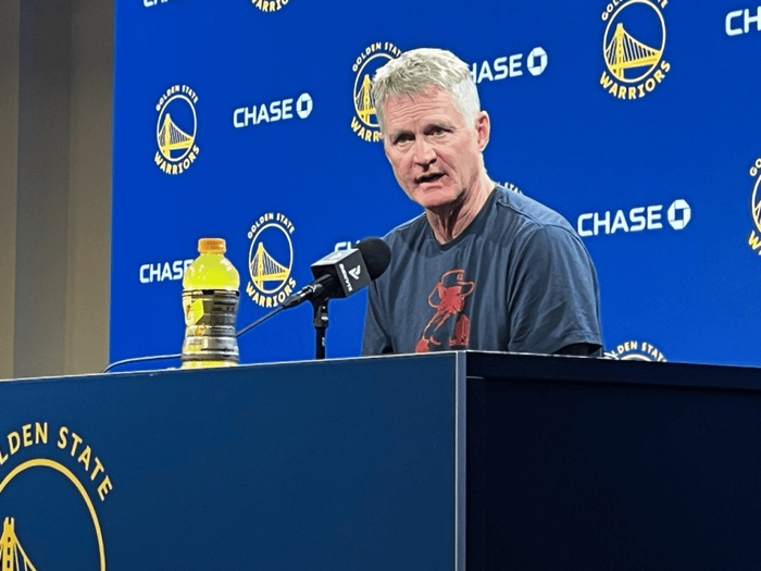 库里参加对抗赛状态回升 队医或明日决定复出