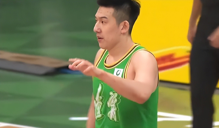 广东辽宁主场惨败，北京反超登顶，季后赛前景