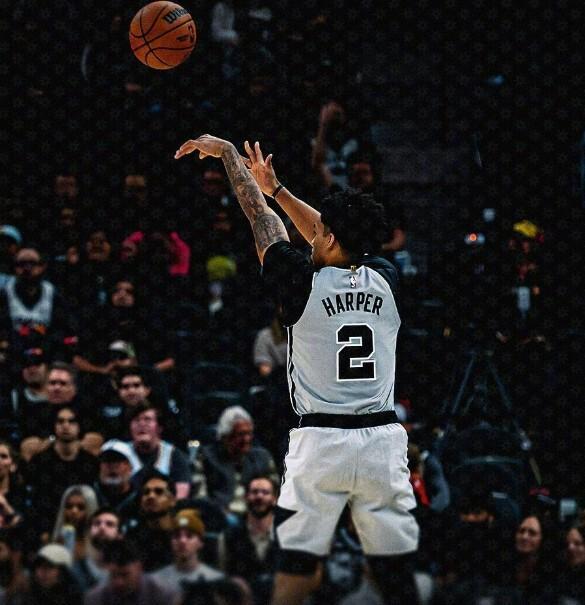 马刺主场大胜火箭 文班亚马29分率队狂胜